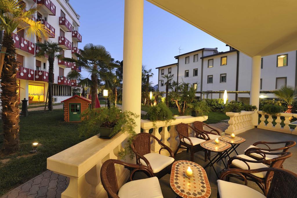 Hotel Jasminum Bibione Esterno foto